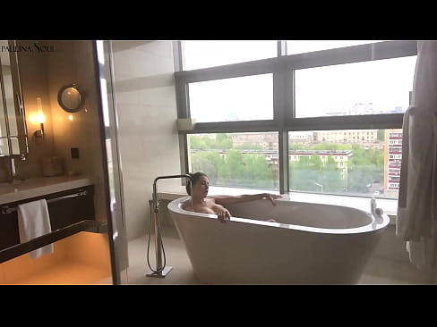 ❤️ Ogromna bejba strastno drka svojo pičko v kopalnici ❤ Porn video pri nas ️❤