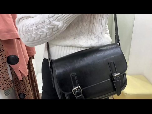 ❤️ Javna masturbacija mlade kurbe FeralBerry z dildom v garderobi ❤ Porn video pri nas ️❤